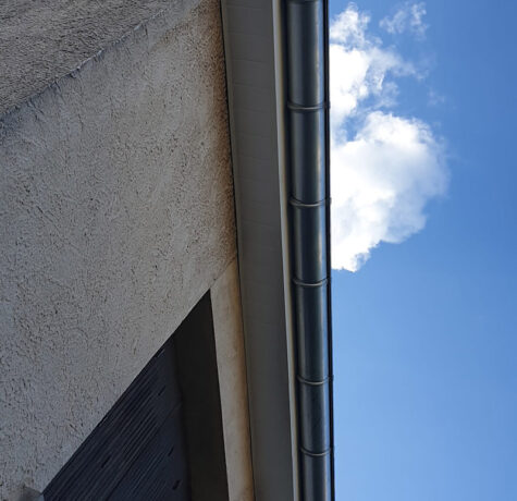 Rénovation toiture et mise en place gouttière - nos réalisations - société WJ Rénovation